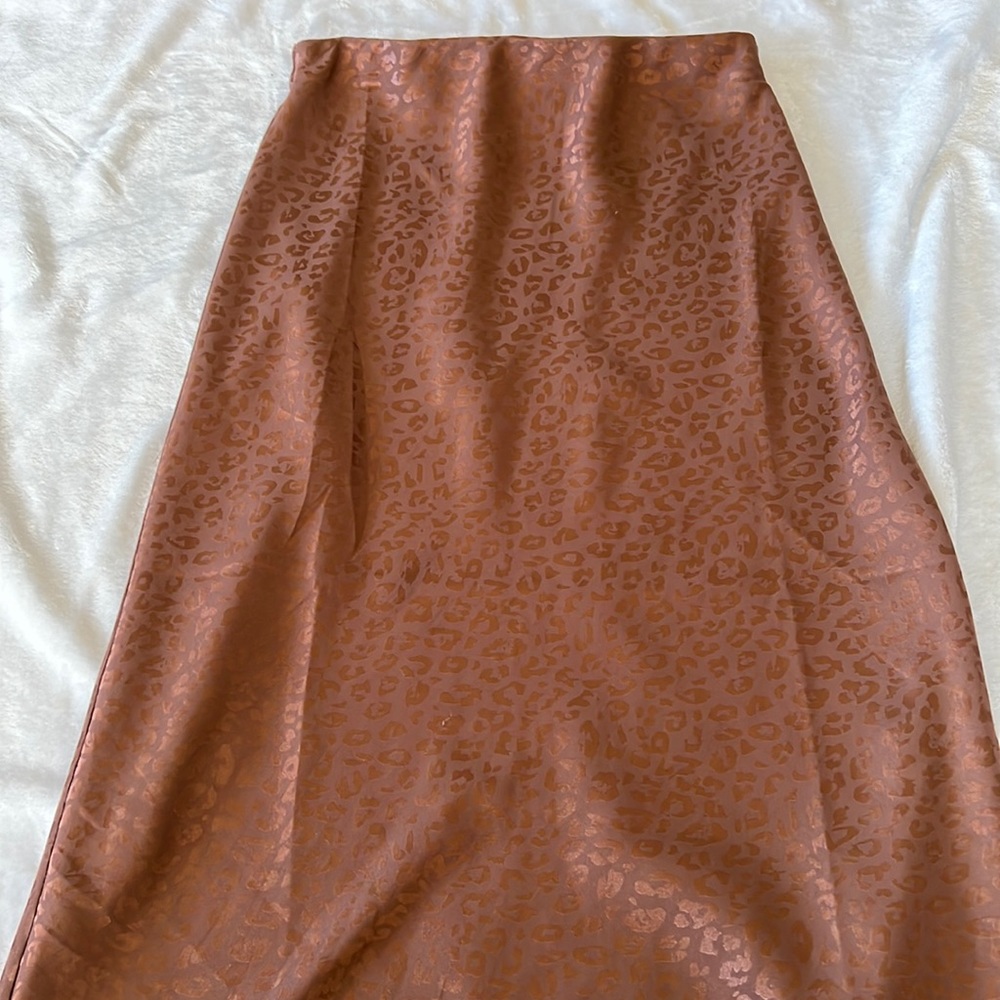 Brown cheetah type skirt!!